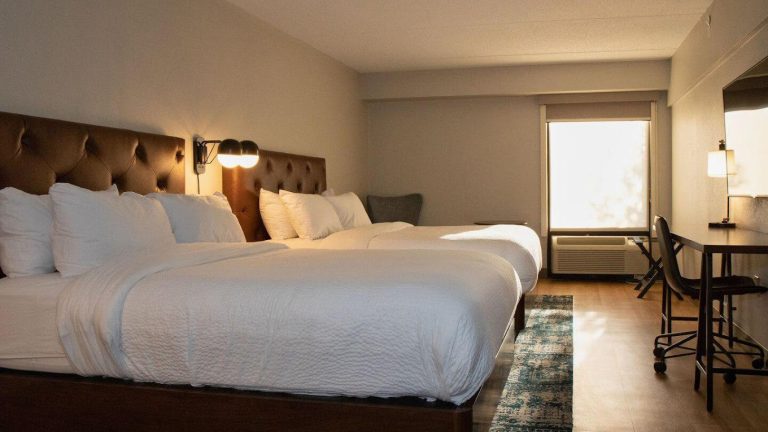 Four Points Double Bed